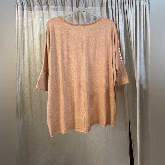 NEW ADORA LA Floral Print V Neck - Picture 2 of 2